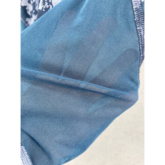 UNDER ARMOUR Leggings Women's Size L Heat GEAR COMPRESSION Blue Capri Crop Net - Picture 3 of 10